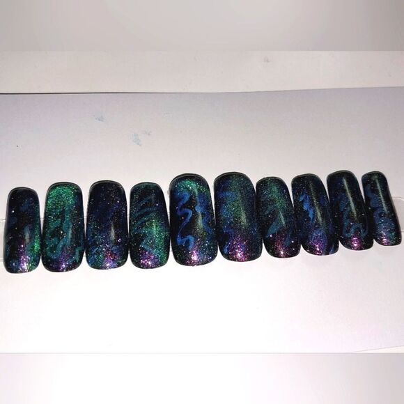 Hand crafted custom 10pc short acrylic press on nails - Picture 8 of 9
